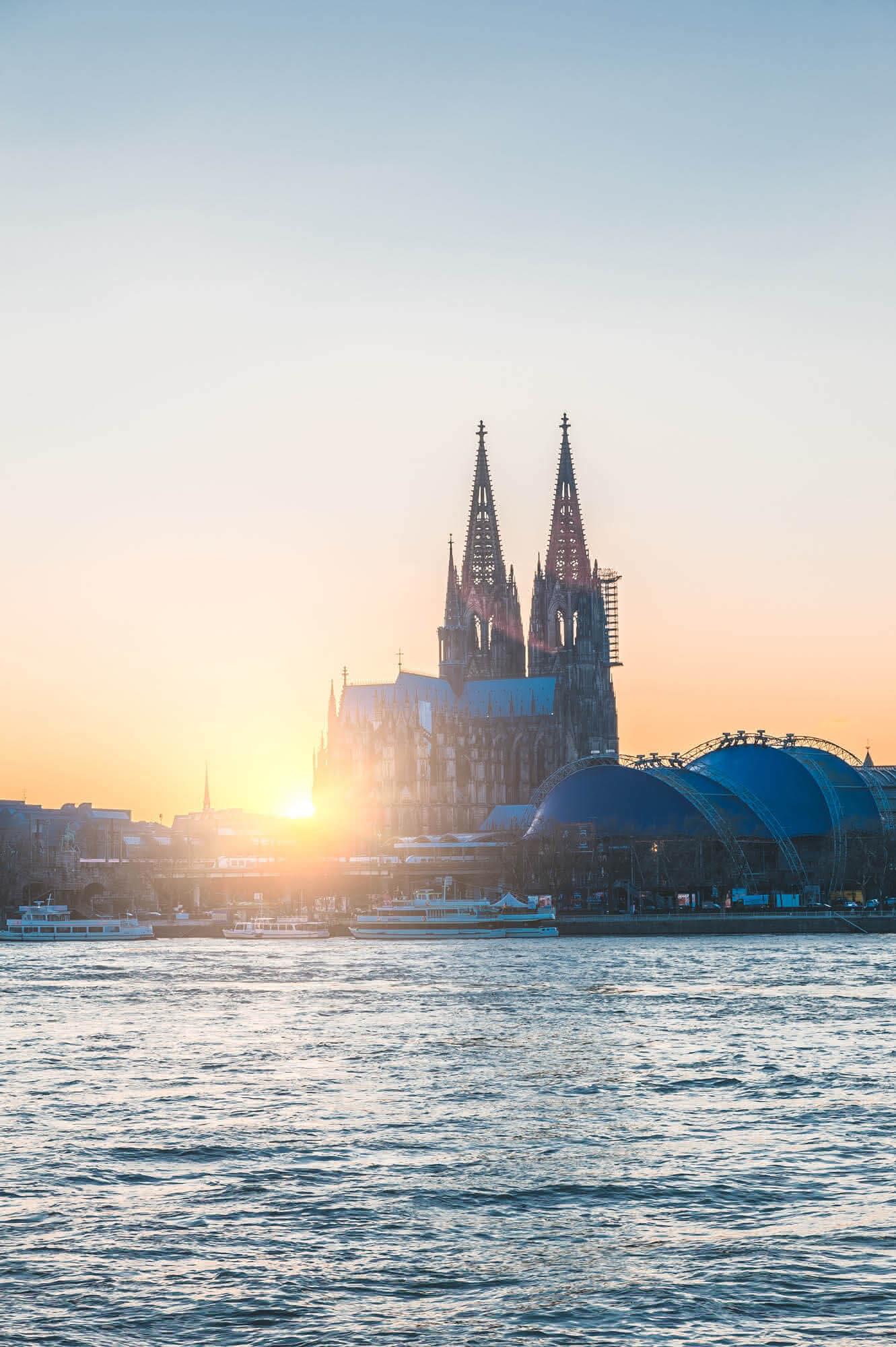 Kölner Dom am Abend (c) Photo by Glenn Carstens-Peters on Unsplash